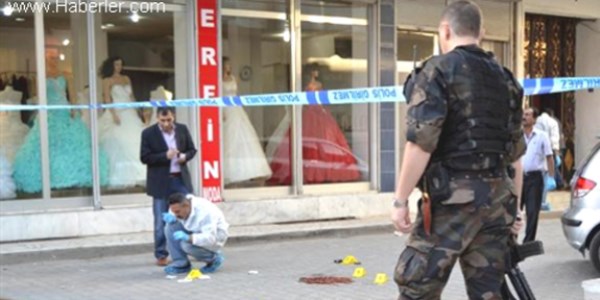 Gelinliği beğenmeyen nişanlısını öldürdükten sonra intihar etti