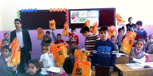 Kahramanmaraş'lı öğrencilerden Diyarbakır'lı kardeşlerine bayram hediyeleri
