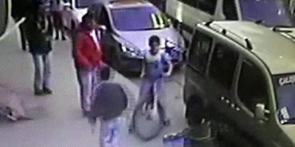 Trafikteki sopalı- silahlı kavga güvenlik kamerasına takıldı