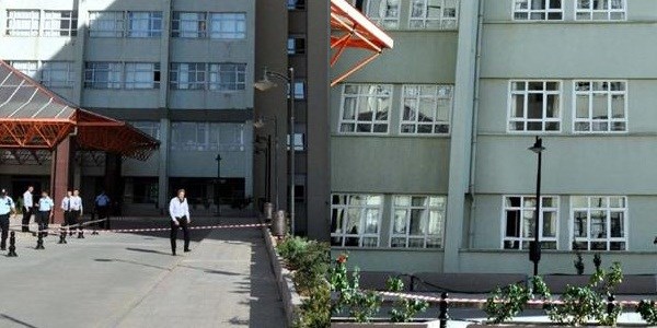 Hastanede camdan atlayıp canına kıydı