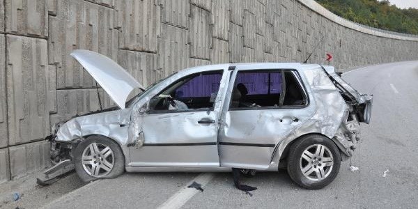 Polis ve ailesi kaza yaptı: 2'si ağır 5 yaralı