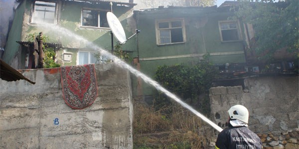 Güneş enerjisi panelinden yangın çıktı