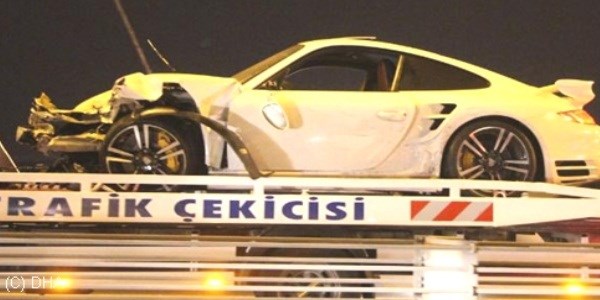 Boğaziçi Köprüsü'nde makas atarken 2 araca çarptı