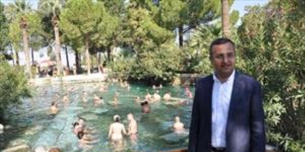 Pamukkale'ye turist akn