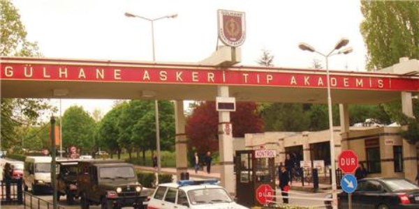 Albay GATA'dan elini kolunu sallayarak kaçmış
