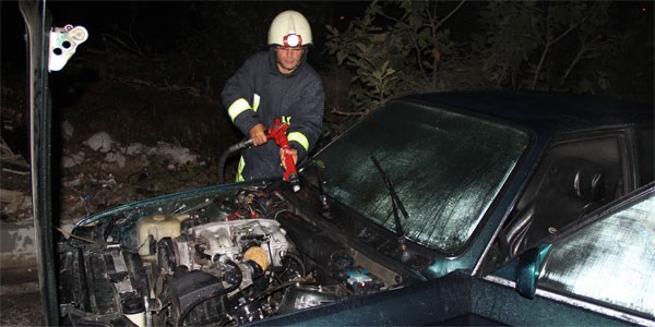 Arıza yapan otomobilde yangın çıktı