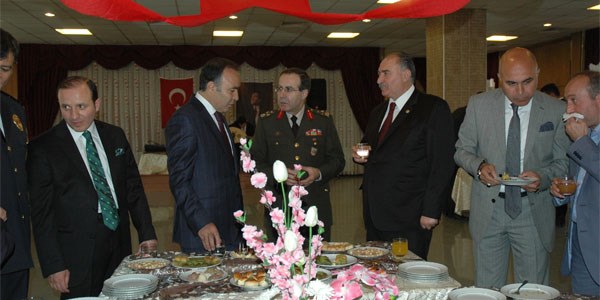 Protokol Öğretmenevi'nde bayramlaştı