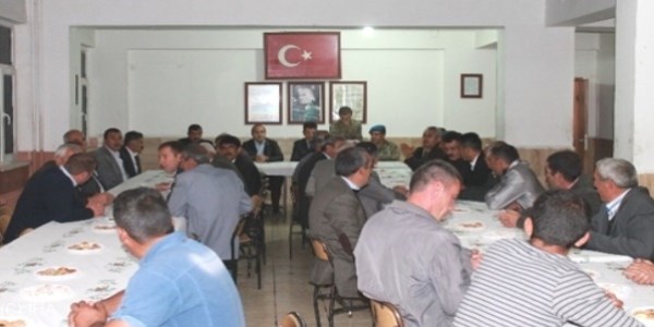 Asker ve vatandaş bayramlaştı