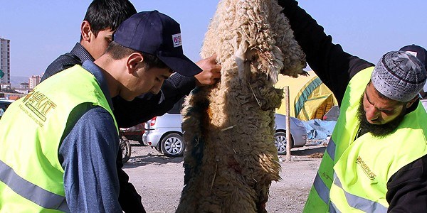 Vatandaş kurban derilerini istediği yere verdi