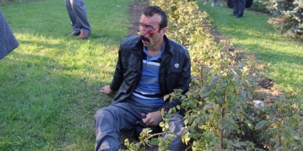 Evden uzaklaştırılan koca, karısını 16 yerinden bıçakladı