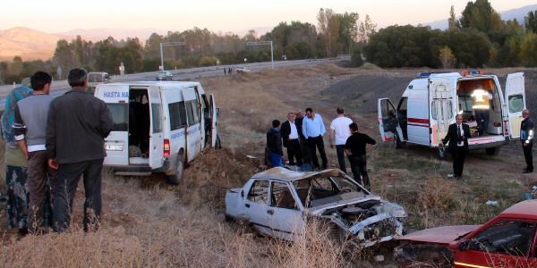 Diyaliz hastalarını taşıyan araç kaza yaptı: 1 ölü, 7 yaralı