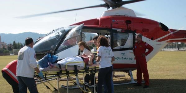 Ambulans helikopter hamile kadın için havalandı