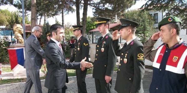 Taraklı'da protokol, askerlerle bayramlaştı