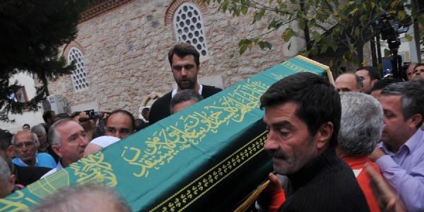 Mehmet Okur, babasını toprağa verdi