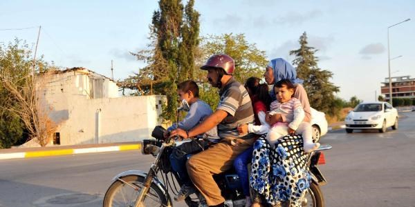 Motosiklette 5 kişilik aile