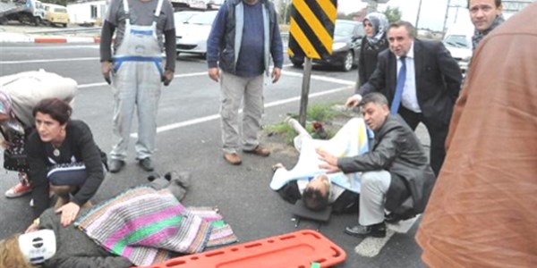 Kırmızı ışıkta kaymakamın koruma polisinin aracına çarptı