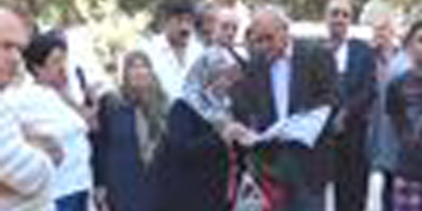 İzmir'de mezar eylemi