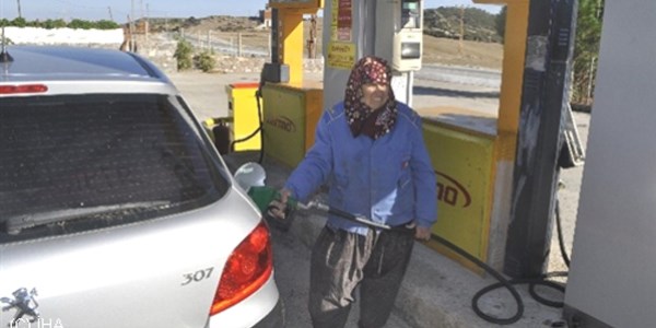 83 yaşındaki kadın pompacılık yapıyor