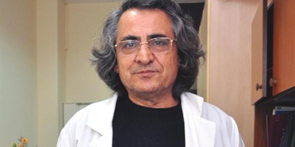 Organ nakli Profesörü kansere yenildi