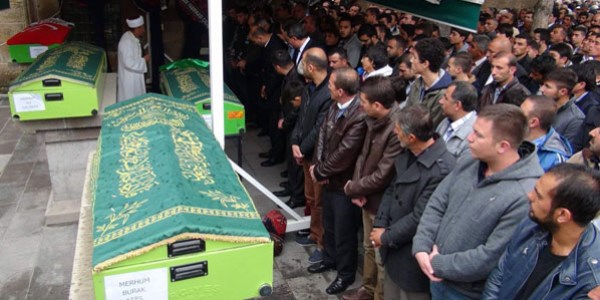 Yangında ölen 3 arkadaş son yolculuğuna uğurlandı