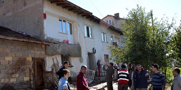 Ktahya'da gelin alma srasnda balkon kt