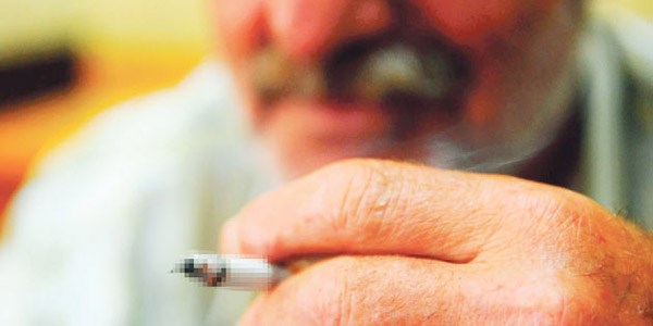 Sigara tiryakisi 15 milyar liralık vergi üfledi