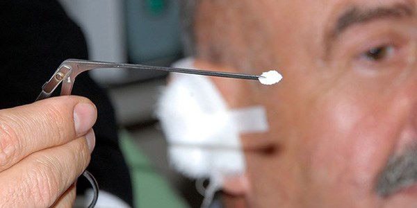 Sigara kağıdıyla kulak zarı tedavisi