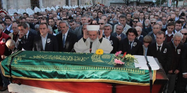 Kestane şekerinin babası son yolculuğuna uğurlandı