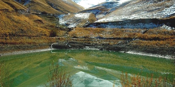 Ejderin karı göle yansıdı