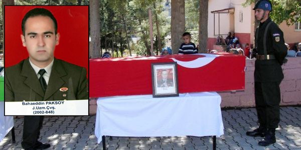 Kazada ölen Uzman Çavuş ve ailesi toprağa verildi