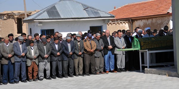 Karaman'da intihar eden muhtar son yolculuğuna uğurlandı