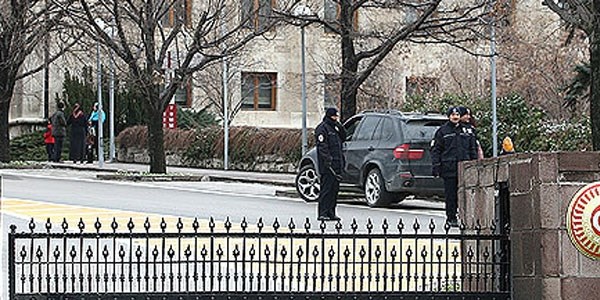 Mecliste kaç polis görev yapıyor?