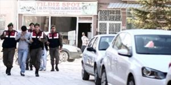 Kar maskeli akaryakıt istasyonu soyguncuları tutuklandı