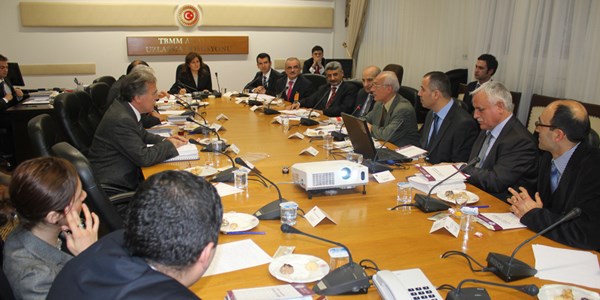 AK Parti uzlaşılan 60 madde için CHP'nin kapısını çaldı