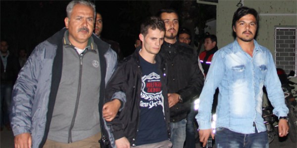 Temizlik işçisi polis çıktı