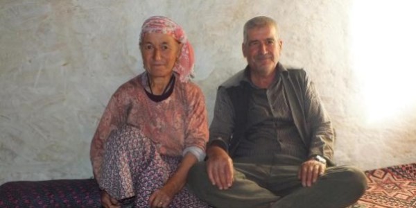 70 yaşında elektriğe kavuştular