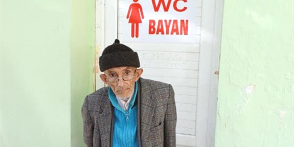 Tuvaletten kazandığını vakfa bağışladı