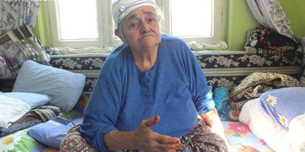 Hediye vereceklerini söyleyip, 1500 lirasını çaldılar