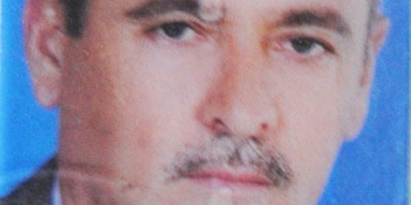 Kamyon şoförü servis aracının altında kaldı
