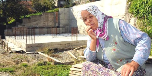 Köprü faciasında hem eşini hem evini kaybetti