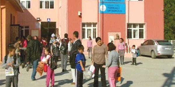 Servisi olmayan öğrencilerin zorlu mücadelesi
