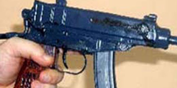 Motosikletli kaçakçılar askere kalaşnikofla ateş açtı