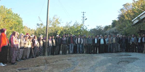 Madene karşı 'duran köylü' eylemi