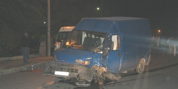Afyonkarahisar'da okul servisi ile araç çarpıştı: 6 yaralı