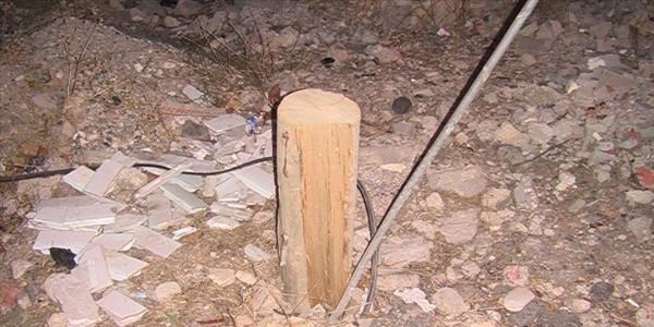 PTT'ye ait direği kesip sobada yakmak istediler
