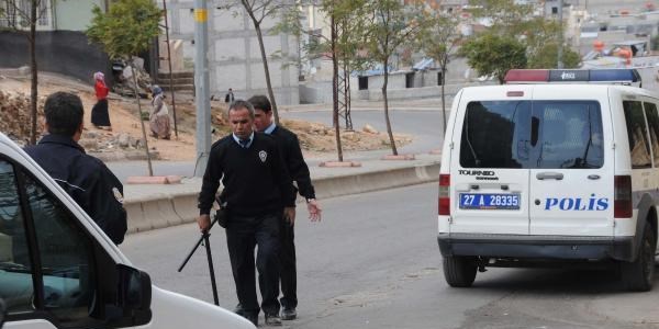 Polisi taşlayan 4 kişi gözaltında