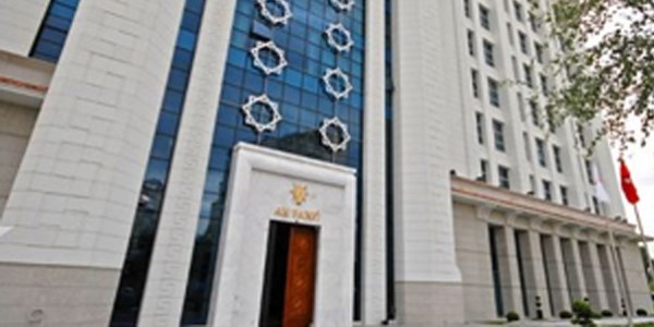 Ak Parti yakınında intihar girişimi!