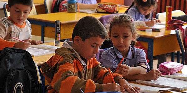 Okullarda yardımcı kitap yasak