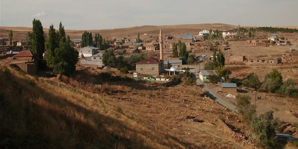 Bu köyde her gün deprem oluyor