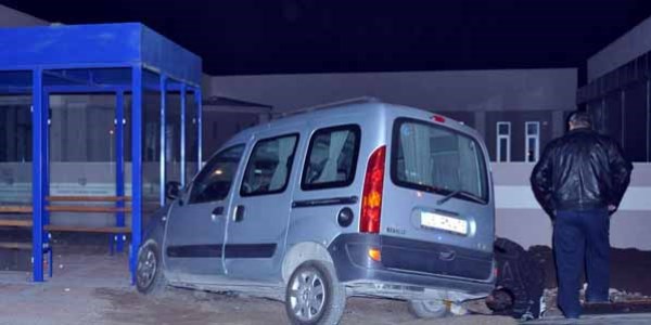 Kaza yapan sürücü kaldırımdaki öğrencilere çarptı: 4 yaralı
